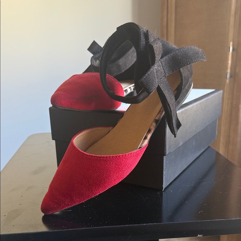 Adorable red and black flats with cute bow
